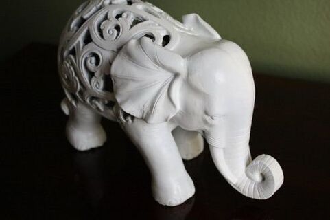 Figurin vun engem Elefant als Amulett vu Gléck